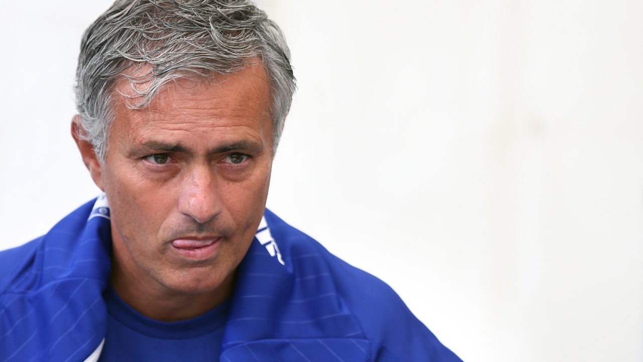 Chelsea's Mourinho mocks Arsene Wenger's win record at Arsenal